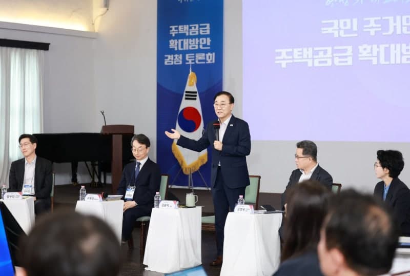 "LTV 줄어 건설 사업장 멈췄다" 대출·건축 규제 완화 요구 쏟아진 토론회