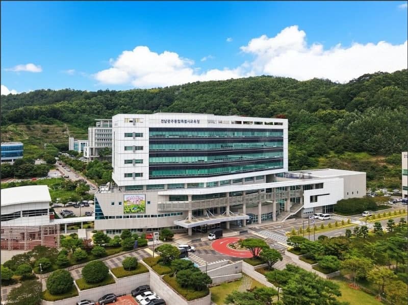 “학교 노트북·제습기까지 중고 장터에”…간 큰 전남광주 교직원들 적발
