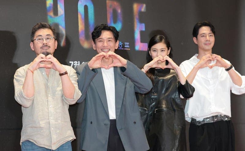나홍진 신작 '호프' 오늘 개봉…예매 60만 장으로 올해 최다 기록