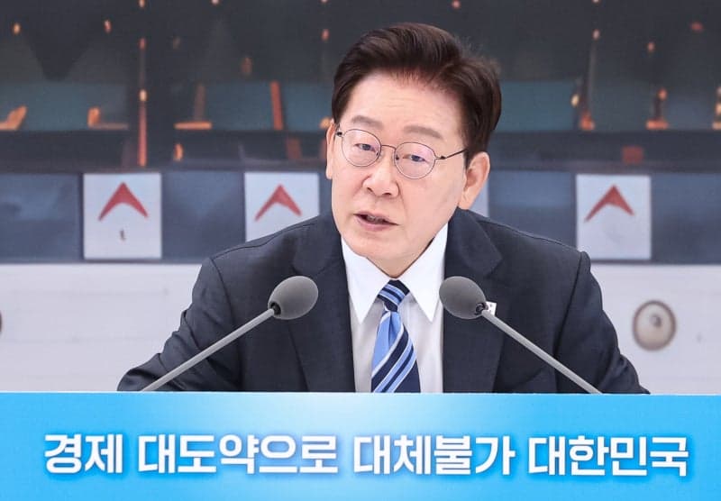 이재명 대통령 "남은 3년11개월 더 중요, 개혁·혁신 모두 잘 돼야" "부동산 비중 너무 커…자본시장 정상화 매우 중요"