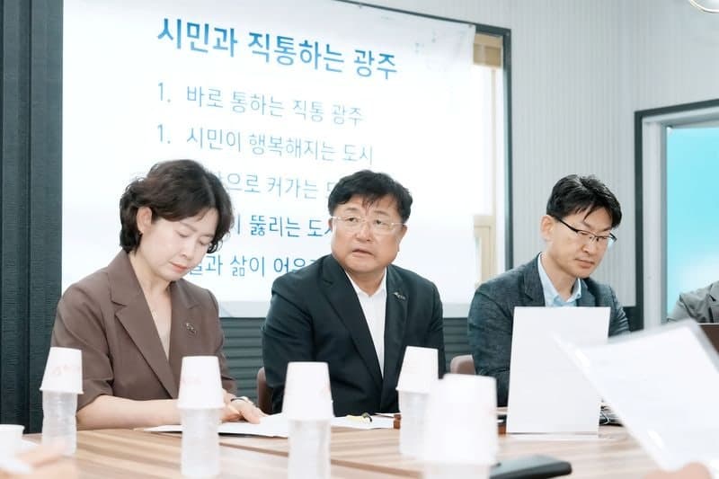 '소통 넘어 직통으로' 박관열 광주시장, 경안시장서 첫 '직통시장실' 운영