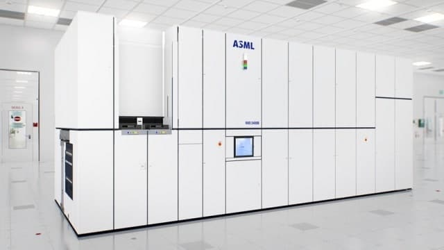 인텔, ASML 차세대 '하이 NA EUV' 장비 첫 투입…AI칩 공정경쟁 승부수