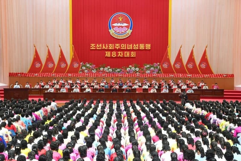 북, 여성동맹 8차대회 개최…"반동적 사상문화·생활양식 철저 배격"