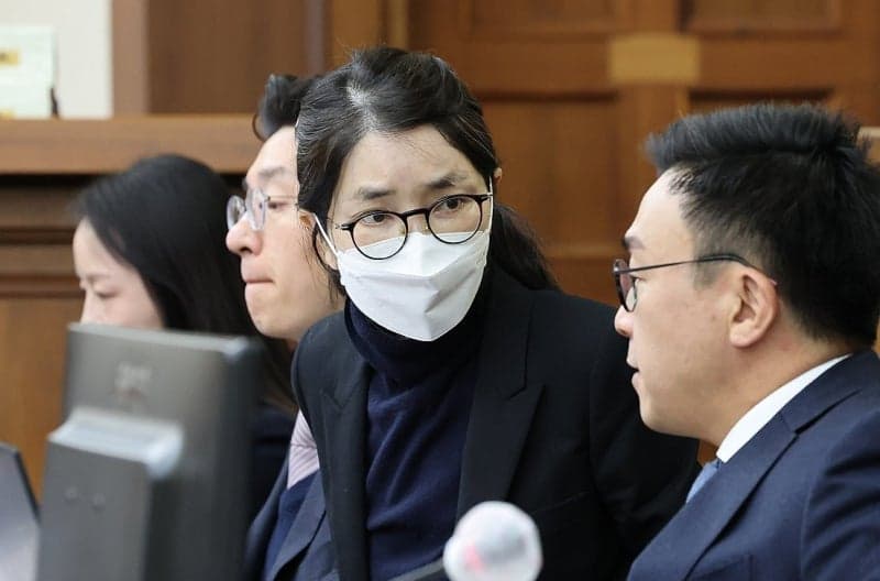 대법, 김건희 '주가조작·금품수수' 상고심 선고 24일 연기..."윤석열 유죄 판결 반영해야"