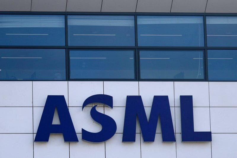 ASML, AI칩 수요에 2분기 '깜짝 실적'…연간 매출 전망치도 '상향 조정'