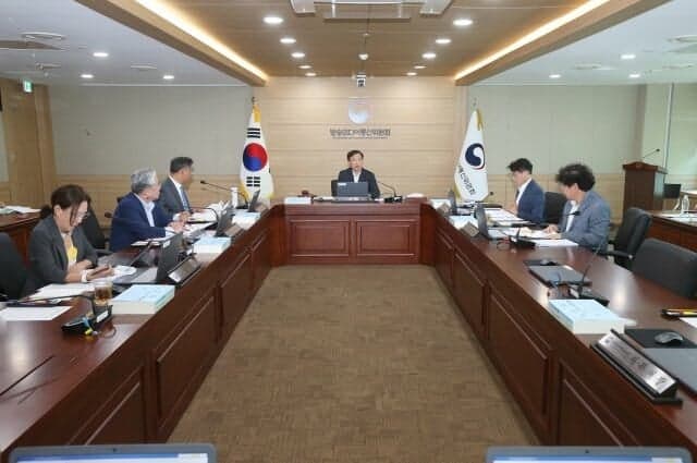푸른방송, 기준점수 미달에도 '5년 조건부 재허가'…조건 미이행시 허가 취소