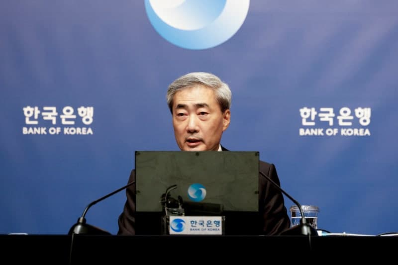 한은, 3년 6개월 만에 기준금리 인상…긴축 사이클 진입