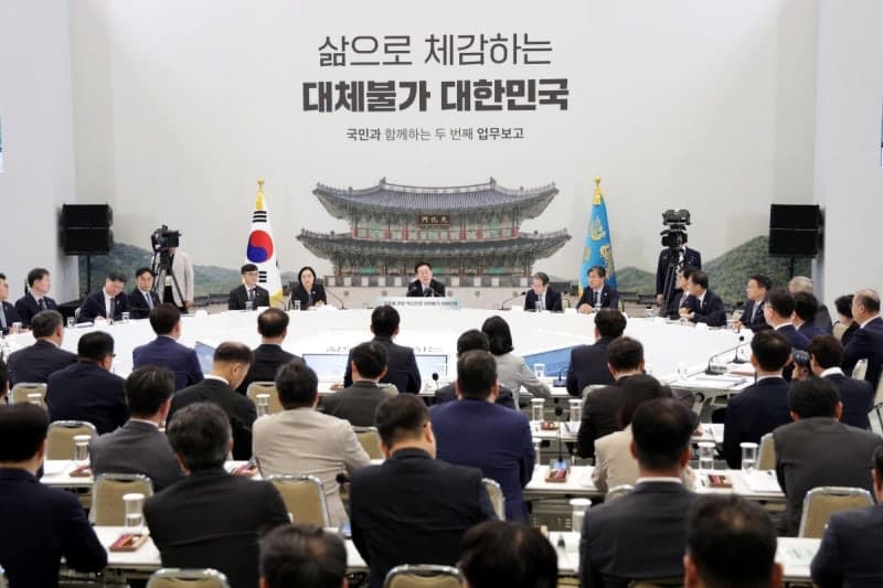 정부, 청소년 SNS 과몰입 방지 위해 연령별 단계적 규제 검토 착수