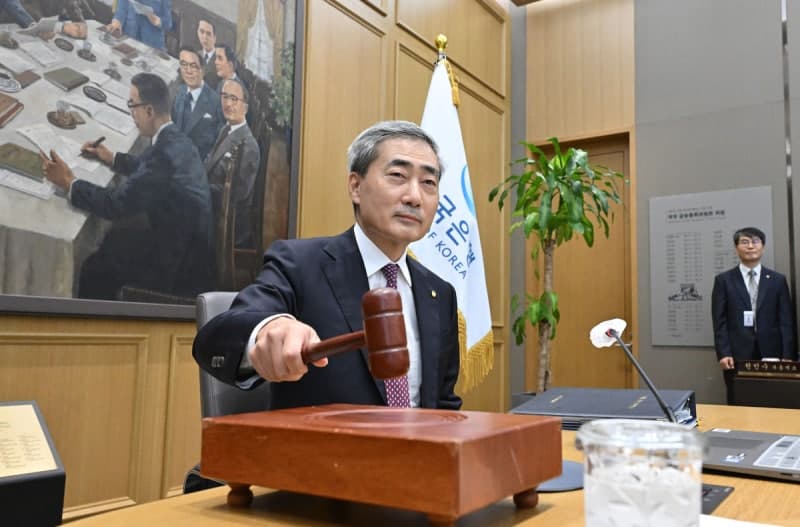 한국은행, 3년 6개월 만에 기준금리 0.25%p 인상…추가 긴축 예고