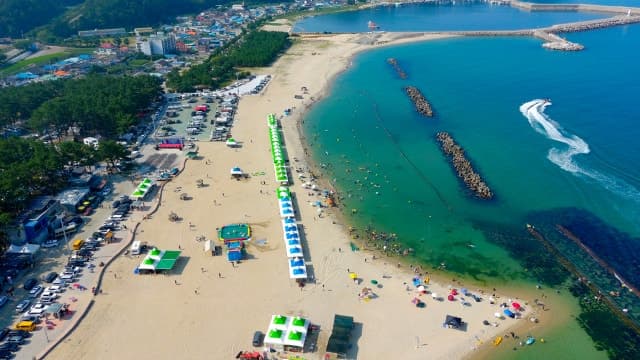울진군 해수욕장 5곳 17일 개장…안전·청결 강화로 피서객 맞이
