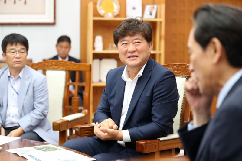 우상호 강원지사, 국토부 장관 만나 "사람이 찾아와야 지역이 산다" 강조하며 SOC 국가계획 반영 요청
