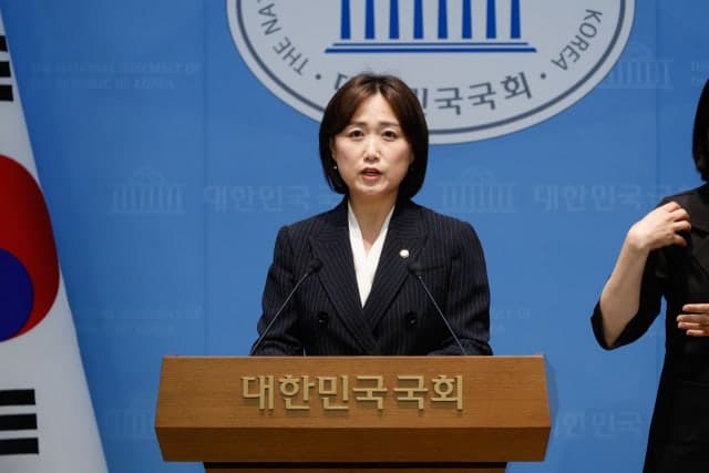서이초 3주기 앞두고 '국가책임 교원보호법' 추진…교권 보호 강화 나선다