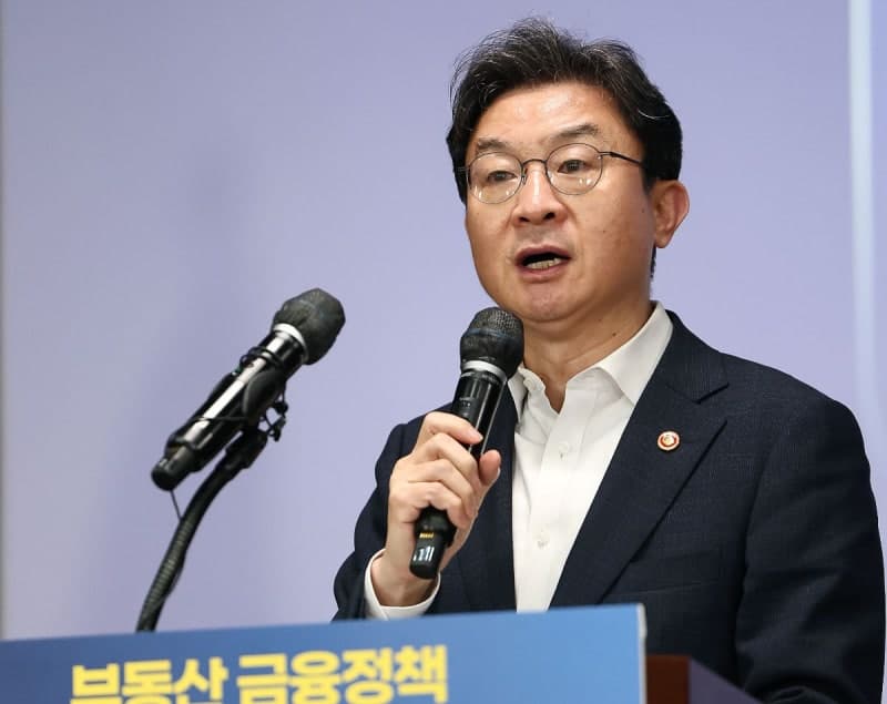 “청년층 대출규제 완화해야” vs “공급 없으면 집값만 올릴 것”