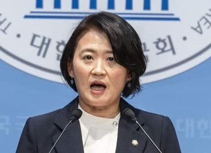 홈플러스, 2천억 긴급 수혈…파산 위기 넘겼지만 험로
