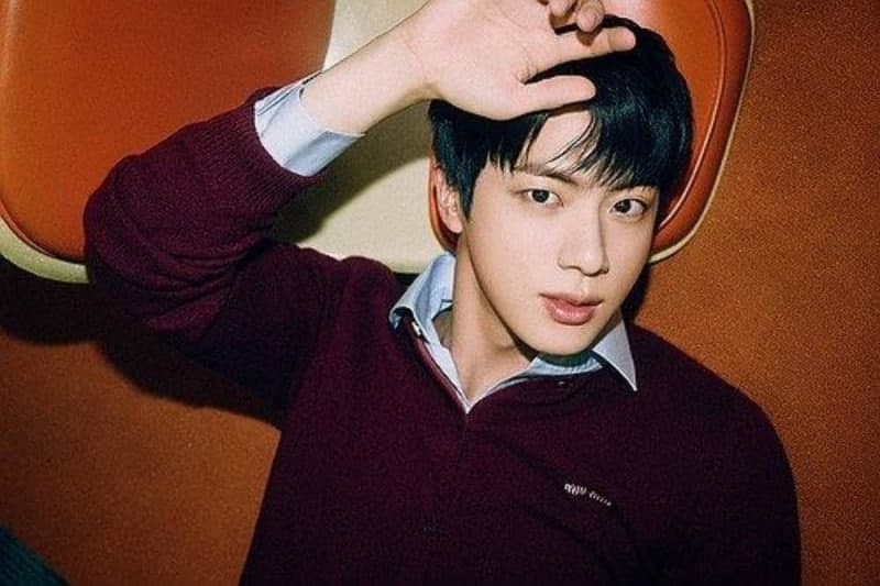 BTS 진에게 기습 입맞춤한 50대 일본인 여성, 두 차례 재판 모두 불출석