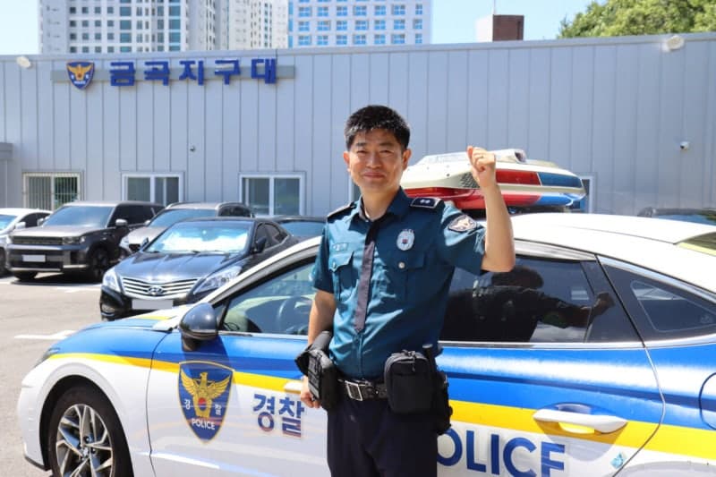탁구장서 쓰러진 70대 살린 비번 경찰관, 10분간의 기적