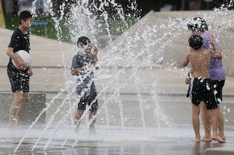 충청 이남 장맛비 계속…전국 대부분 '최고 37도' 무더위