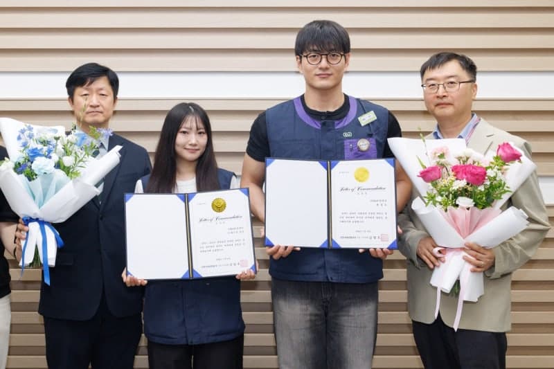 일본인 관광객 잃어버린 이어폰 찾아준 인천공항 직원들 특별포상