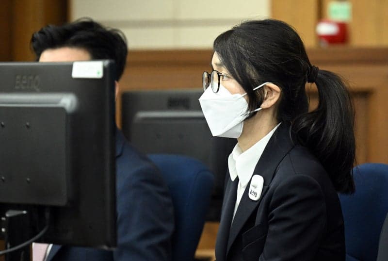 '관저 이전 특혜 의혹' 김건희, 건강상 이유로 19일 소환 조사 연기