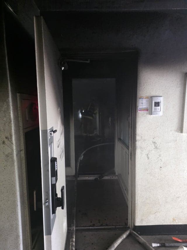 부산 북구 만덕동 아파트 화재 발생…주민 17명 구조·1명 부상
