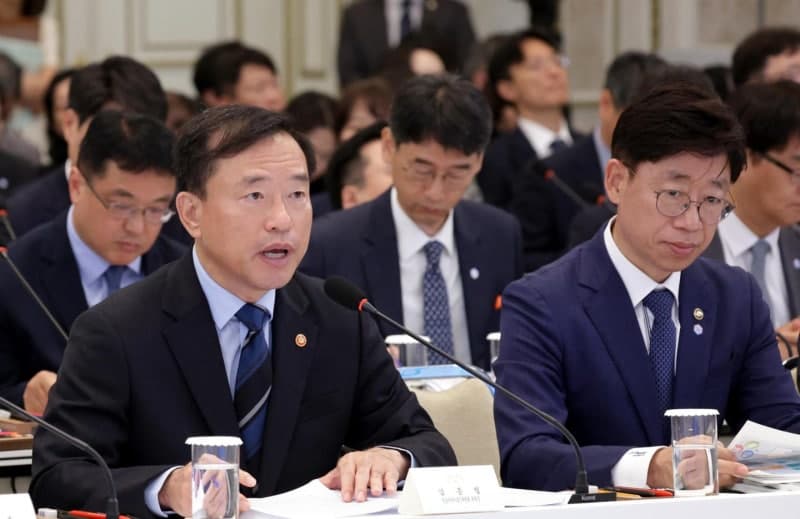정부, 만 14세 미만 SNS 가입 제한 검토…청소년 과몰입 차단 나선다