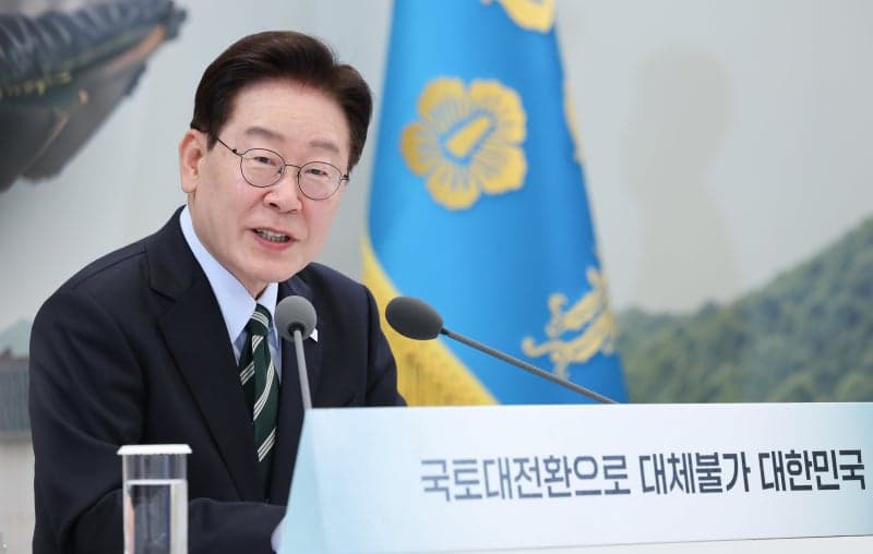 이재명 대통령 지지율 52%로 2주 연속 하락…검찰 보완수사권 유지 여론 61%