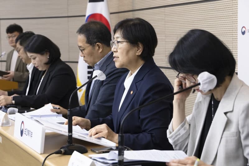 기초연금 '하후상박' 개편…저소득 노인 혜택 더 늘린다