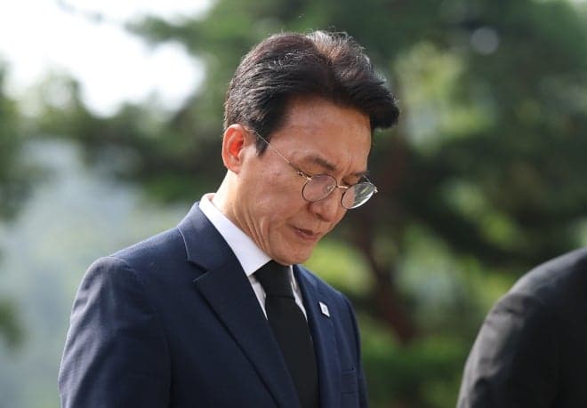 김민석, DJ 묘역 참배…“이재명 정부는 김대중 노선 위에 서 있다”