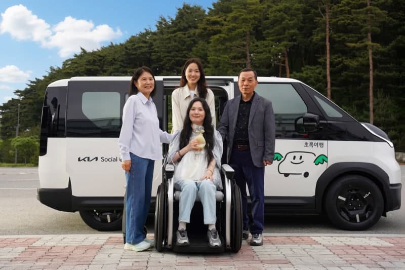 23년 만의 가족여행…기아 PV5 WAV와 함께한 '더 무빙 룸' 공개