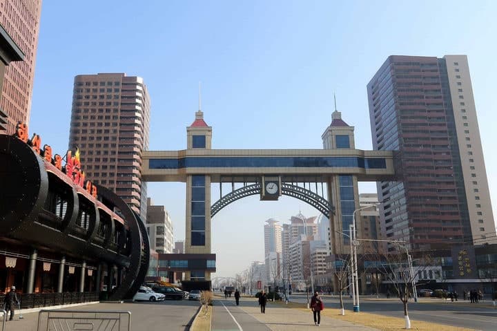 北, DMZ 인근에 방사포 지원시설 21동 건설 정황 포착