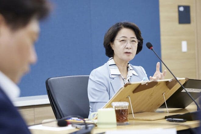 추미애 "검찰 보완수사권 일부 존치는 반민주적 회귀…전면 폐지해야"