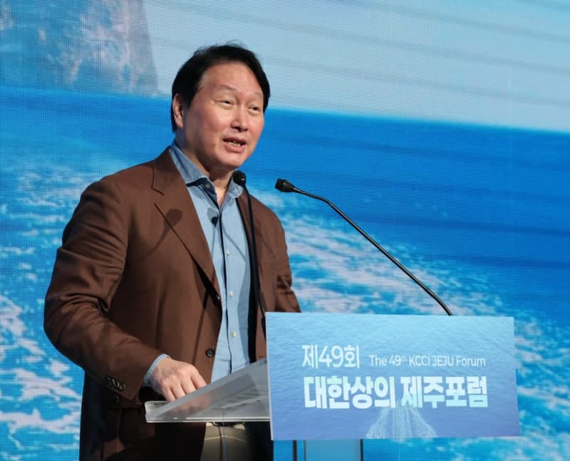 최태원 회장, 내년 반도체 수요 폭증 예고…생산시설 확충 시급