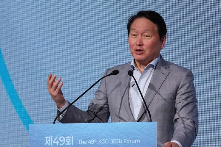 최태원 회장 "반도체 수요 폭증…빠른 생산능력 확대가 생명줄"