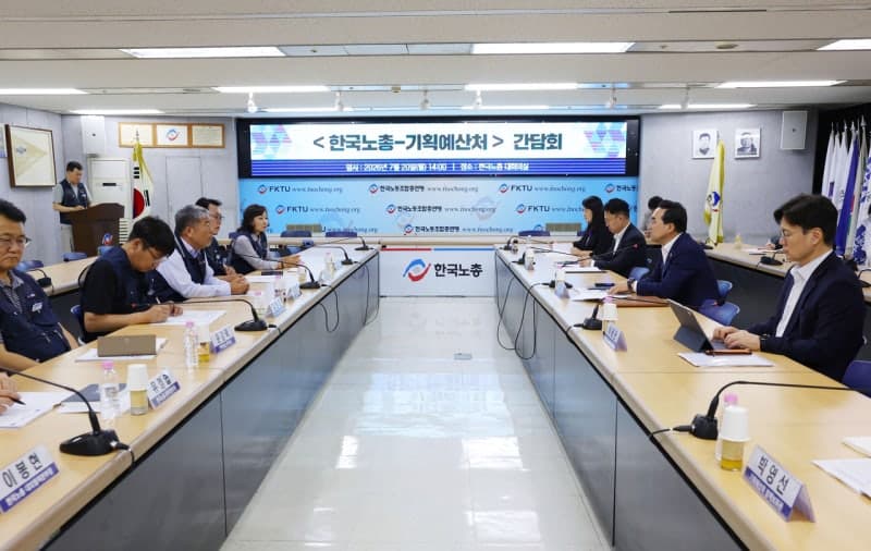 박홍근 기획예산처 장관, 한국노총 찾아 "노동자 처우 개선 예산안에 반영할 것"