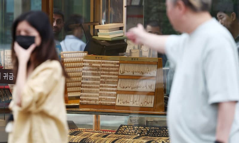 "금 맡기면 배당" 150억대 사기 친 종로 금은방 업주 구속 송치