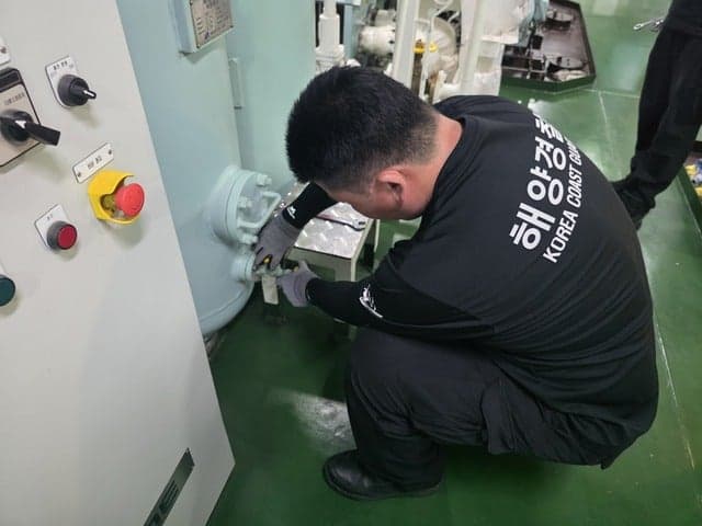 동해해경청, 여름철 성수기 대비 경비함정 고압용기 특별 안전점검 실시