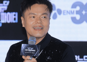 박진영 믿고 샀던 JYP 주가 반토막…투자자들 1000억 손실