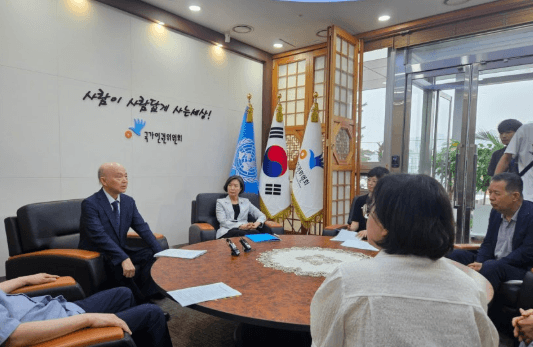 인권위원 6인, '윤석열 방어권 폐기' 촉구하며 안창호 위원장 항의 방문
