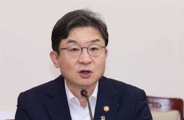 금융지주 회장 3연임 법으로 막는다…22일 지배구조 개편안 발표