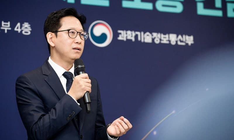 배경훈 과기부 장관 "프런티어 AI는 핵무기급, 독자 역량 없으면 미·중에 종속"