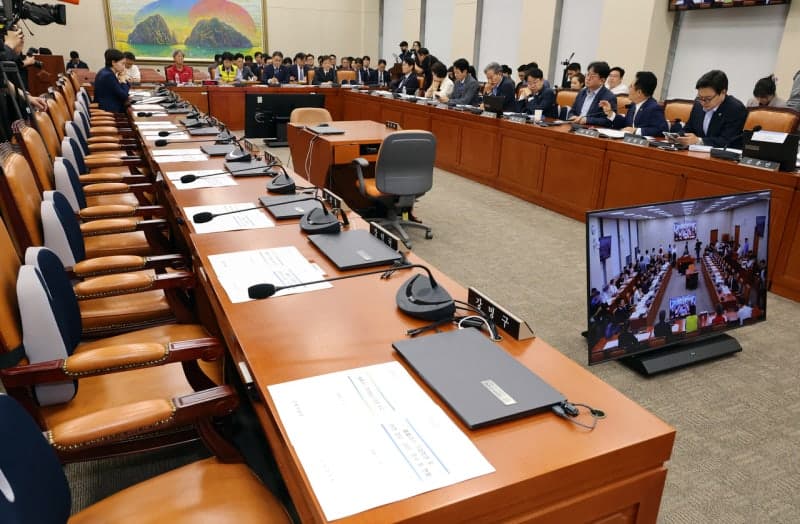 국회 정무위, '홈플러스 사태' 금융당국 질타…회생 절차 9월까지 연장