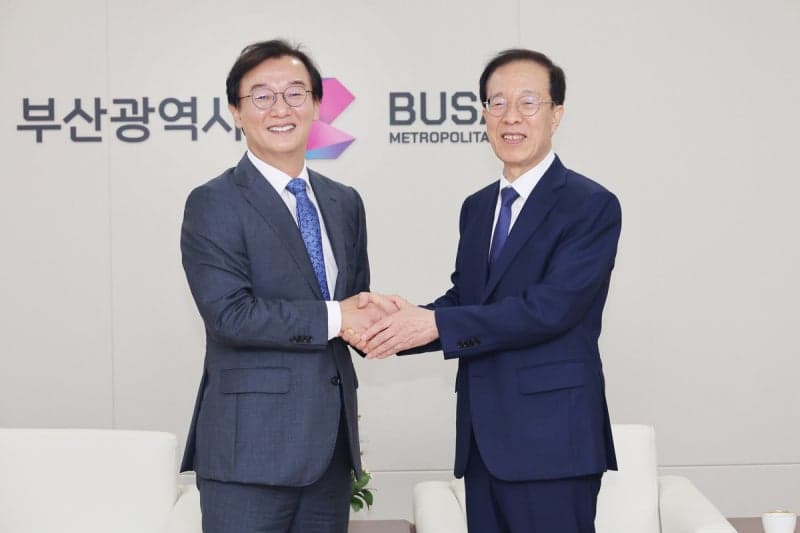 전재수 부산시장과 이석연 국민통합위원장, 청년 일자리 및 지역 정착 협력 논의
