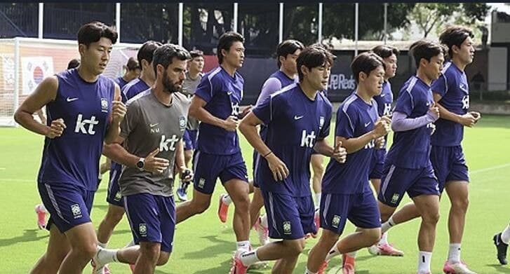 한국 축구, FIFA 랭킹 32위로 추락…4년 7개월 만에 30위권 밖