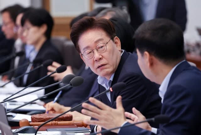 이재명 대통령 "부동산 불로소득 척결…국정 전반 속도 높여야"
