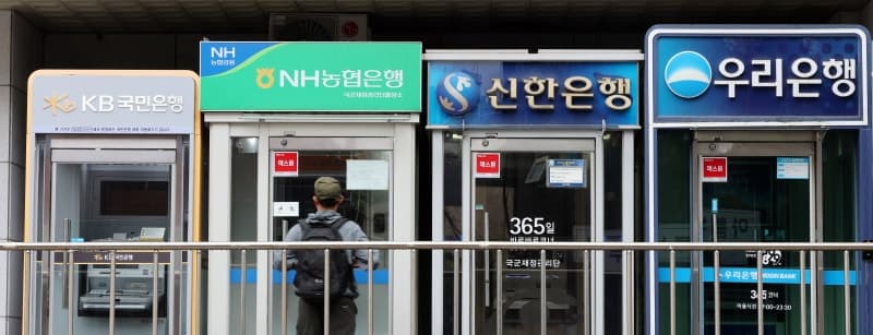 신한은행, 예·적금 금리 최대 0.4%p 인상…은행권으로 뭉칫돈 이동