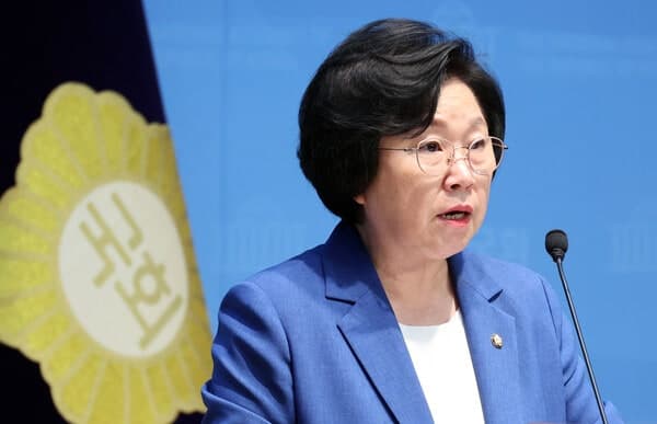 '사전검열' 논란 부른 음원 규제법, 문화계 반발에 발의 2주 만에 철회