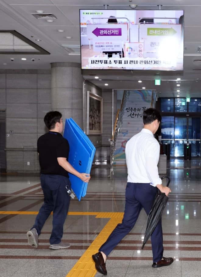 노태악 전 선관위원장 '외유성 출장' 의혹 강제 수사 착수