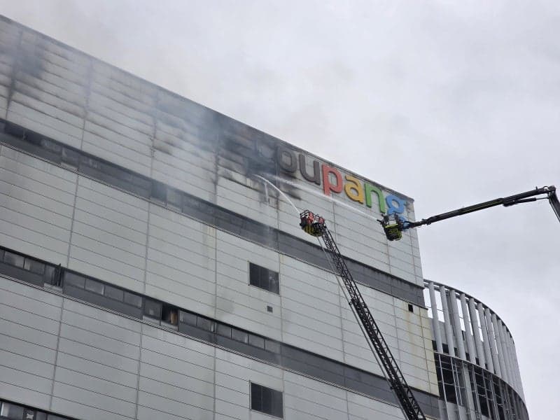 쿠팡 인천 물류센터 61시간 만에 초진…덕평 화재 2.3배 규모 피해 우려