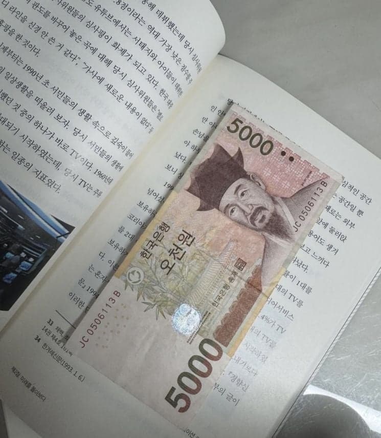 "뭐라도 사 먹어요" 울던 승객에게 5천 원 건넨 부산 택시기사의 따뜻한 위로