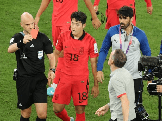 벤투·손흥민 퇴장시켰던 '교도관 출신' 앤서니 테일러 심판 은퇴 선언
